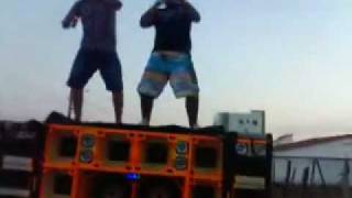 Dan-Dan E Nielson Dançando No Paredão.3Gp