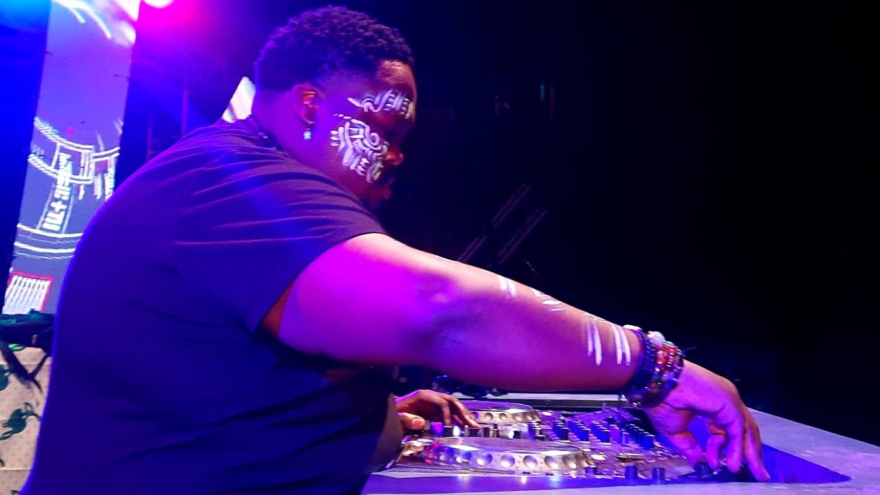 HEAVY K THE DRUMBOSS MADE IT EASY TO LOVE IN KENYA SEE THE GIRLS DANCING YouTube