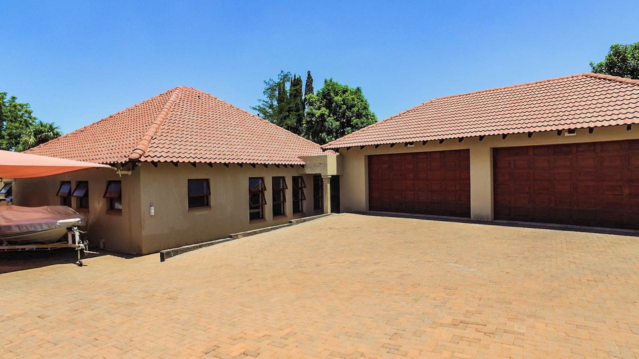 4 Bedroom House for sale in Gauteng Gauteng South And Midvaal
