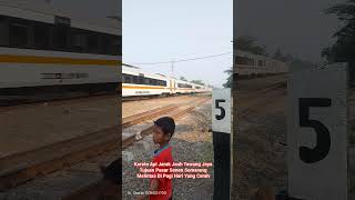 Awas Kereta!!!! Bocil Melihat Kereta Api Jarak Jauh Tawang Jaya Melintas Dekat Stasiun Kosambi
