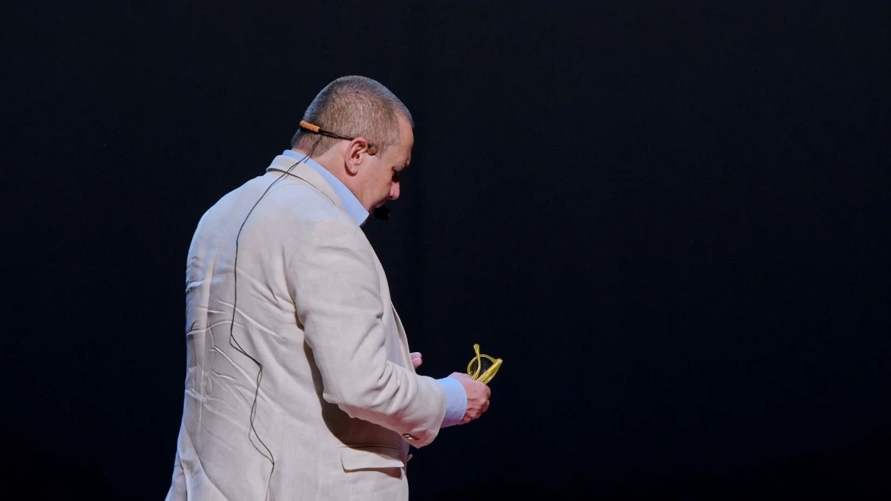 Cultura: O Direito ao Inesperado | Carlos Willian Leite | TEDxGoiânia