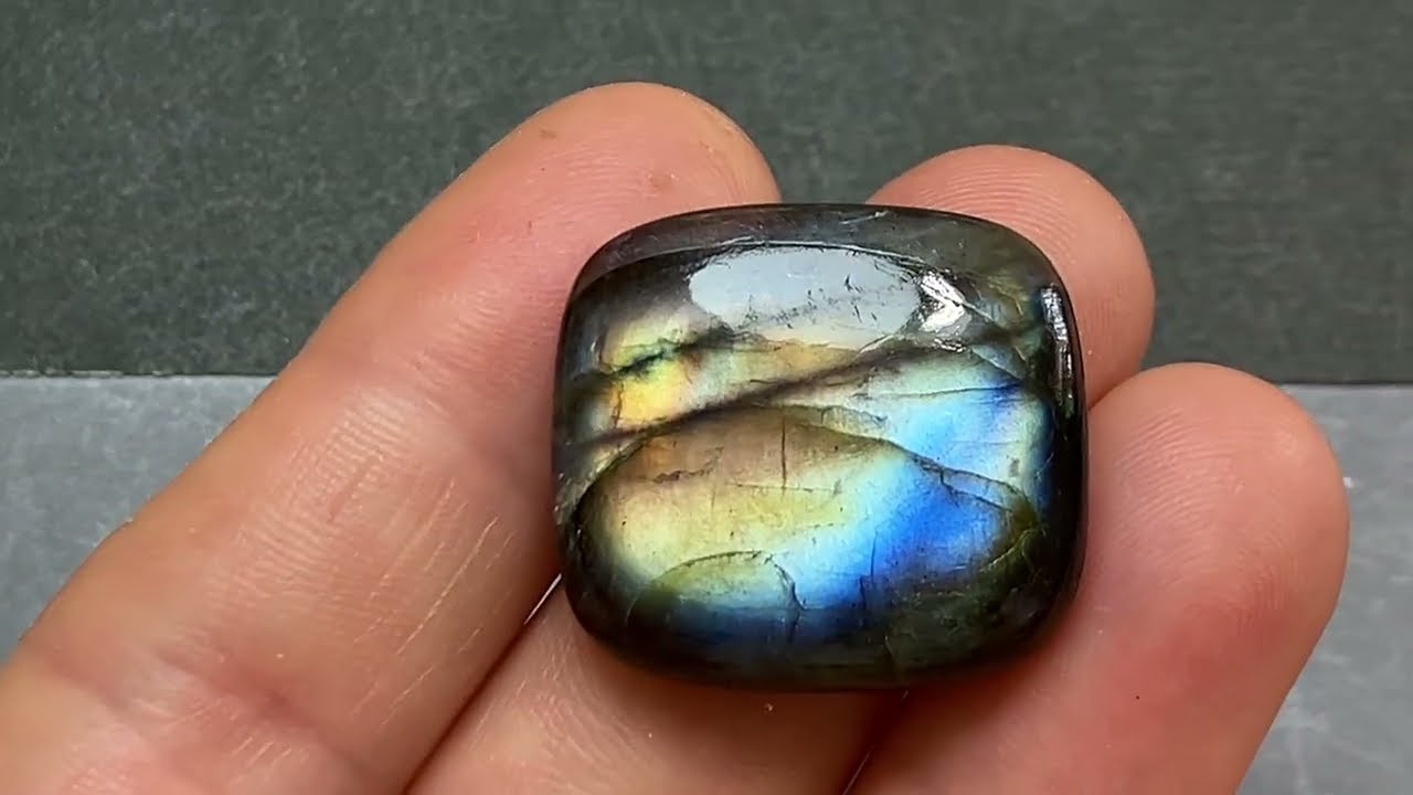 ラブラドライト[722] 24x22mm 34Cts / 天然石ルース | Attic Natura