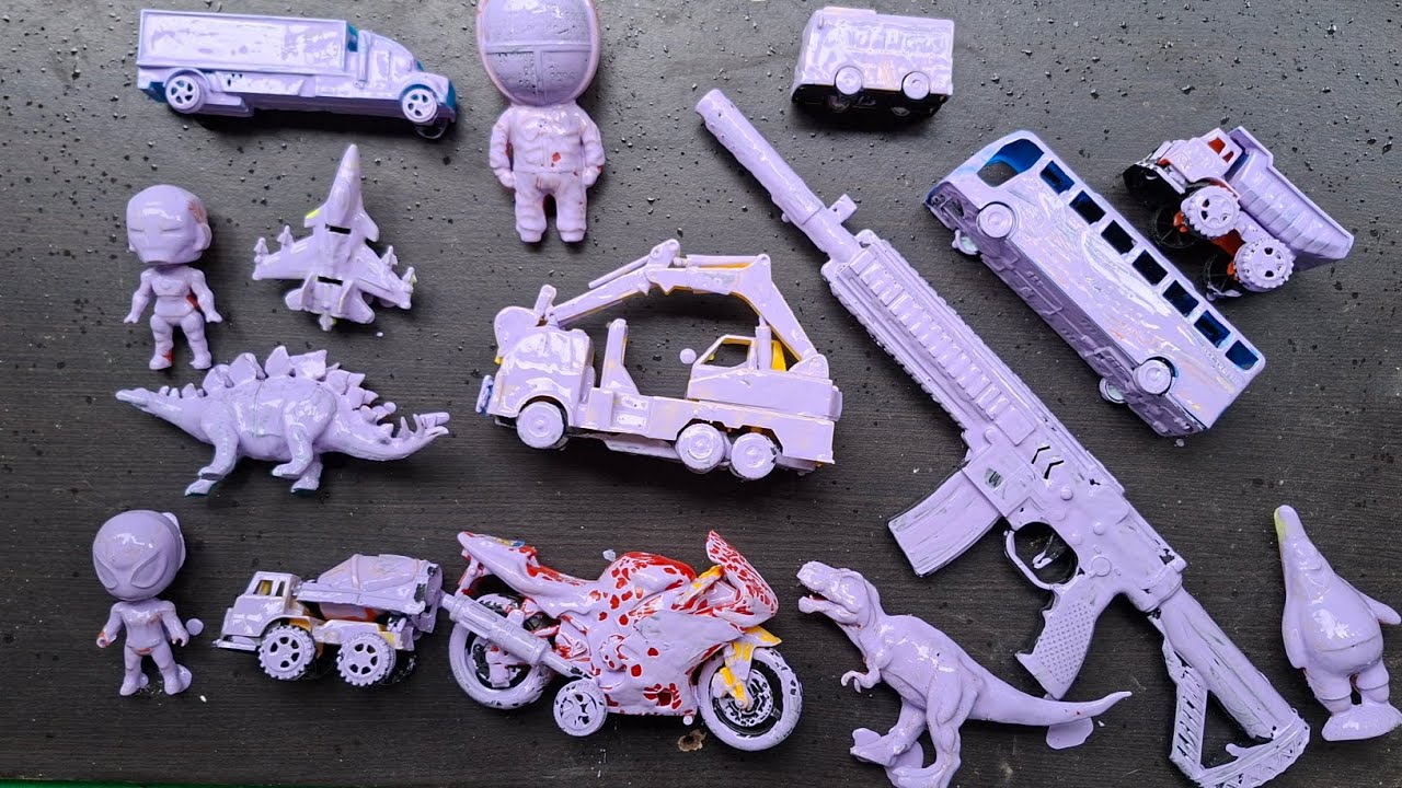 Membersihkan mainan mobil bus,mobil tayo,mobil eskapator,pesawat,dinosaurus,petrik, motor,tembakan 