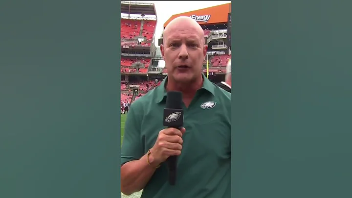 Eagles Insider, Dave Spadaro STIFF ARMS on field e...
