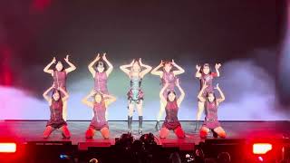 ITZY "Born to Be" - Itzy dancing 💃- Live in Melbourne