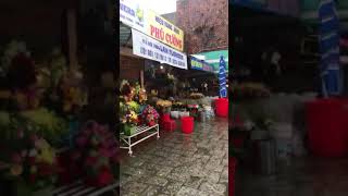 Thêm Introduces You To A Market In Hue