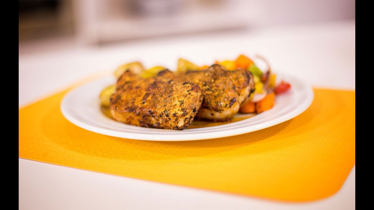 Maggi® So Tender – Paprika Pork Chops with Roasted Vegetables