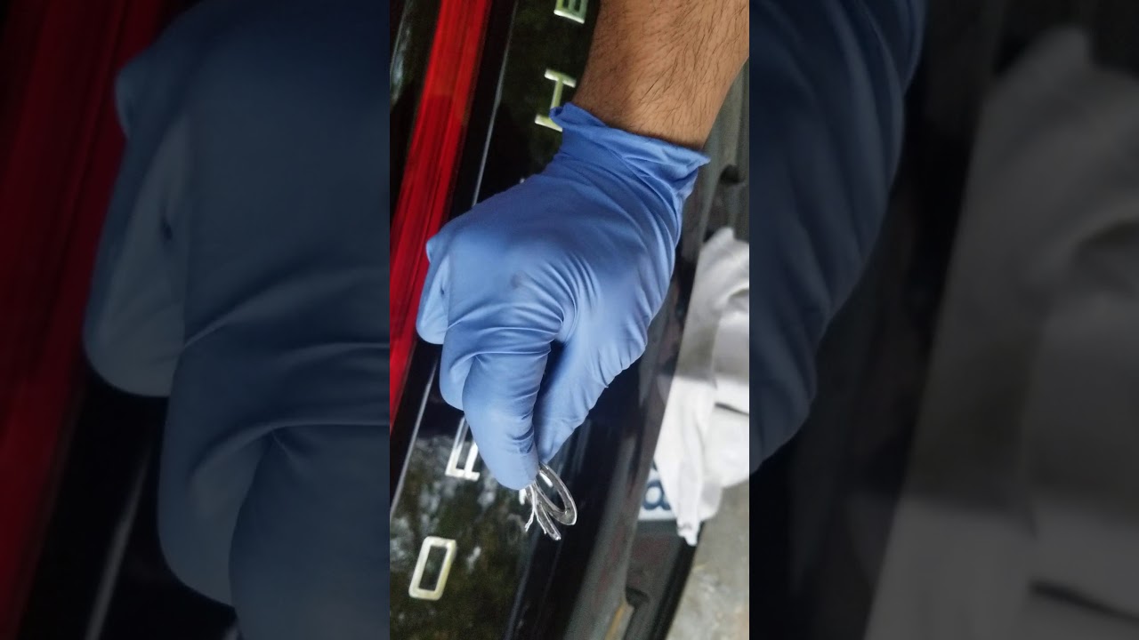 Porsche 991 Emblem Carrera 4S Removal