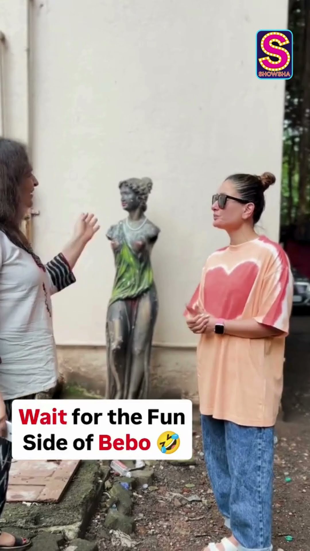 Bebo Is Such A Mood: Kareena Kapoor Khan Gets Papped While Having Fun Talk With A Friend | News18