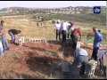 فلسطينيون يعبرون بطريقتهم عن رفضهم