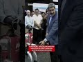 Maduro balla con un robot umanoide