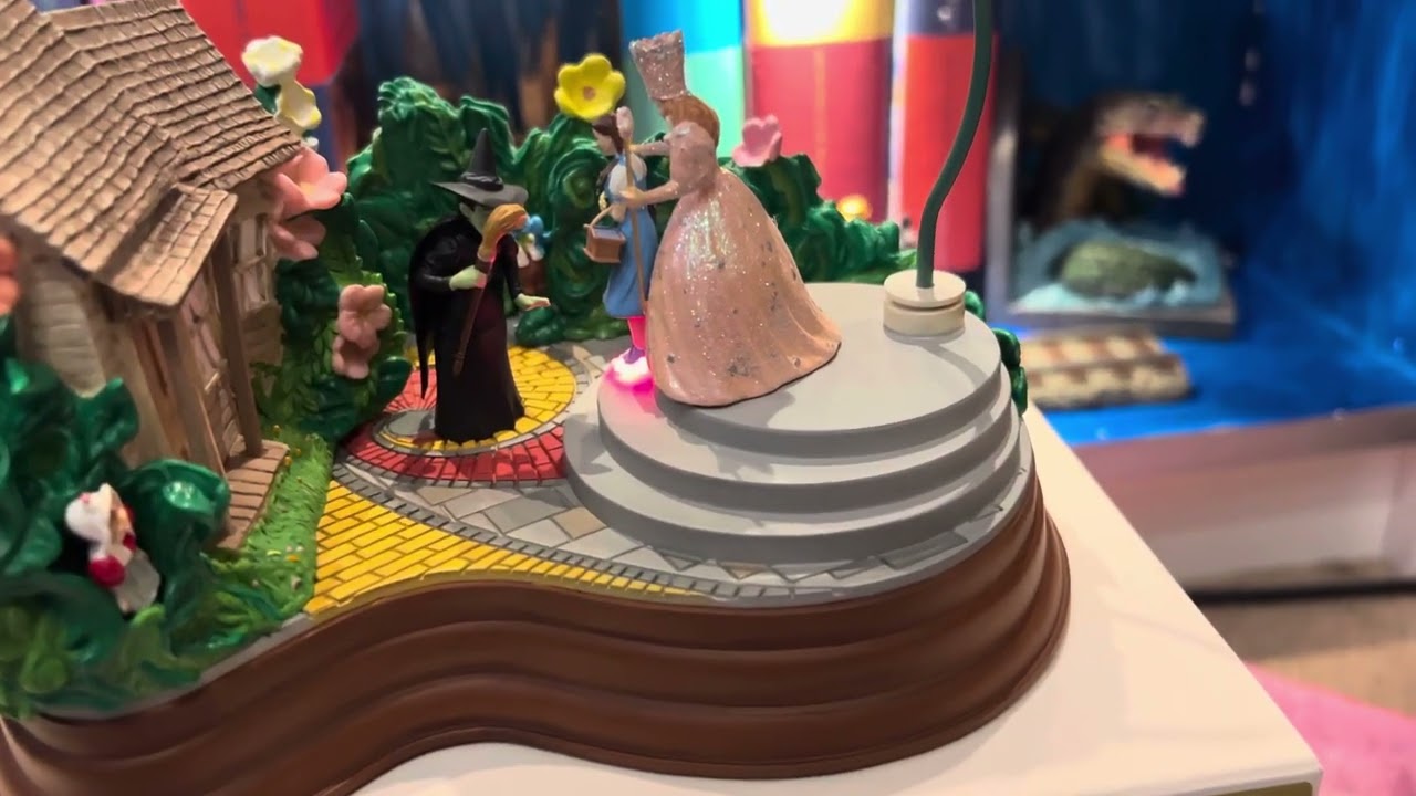 Hallmark The Wizard of Oz Keepsake Ornament from 2006 - YouTube