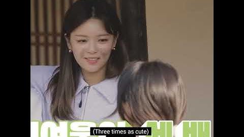 Jihyo put charcoal on Jeongyeon