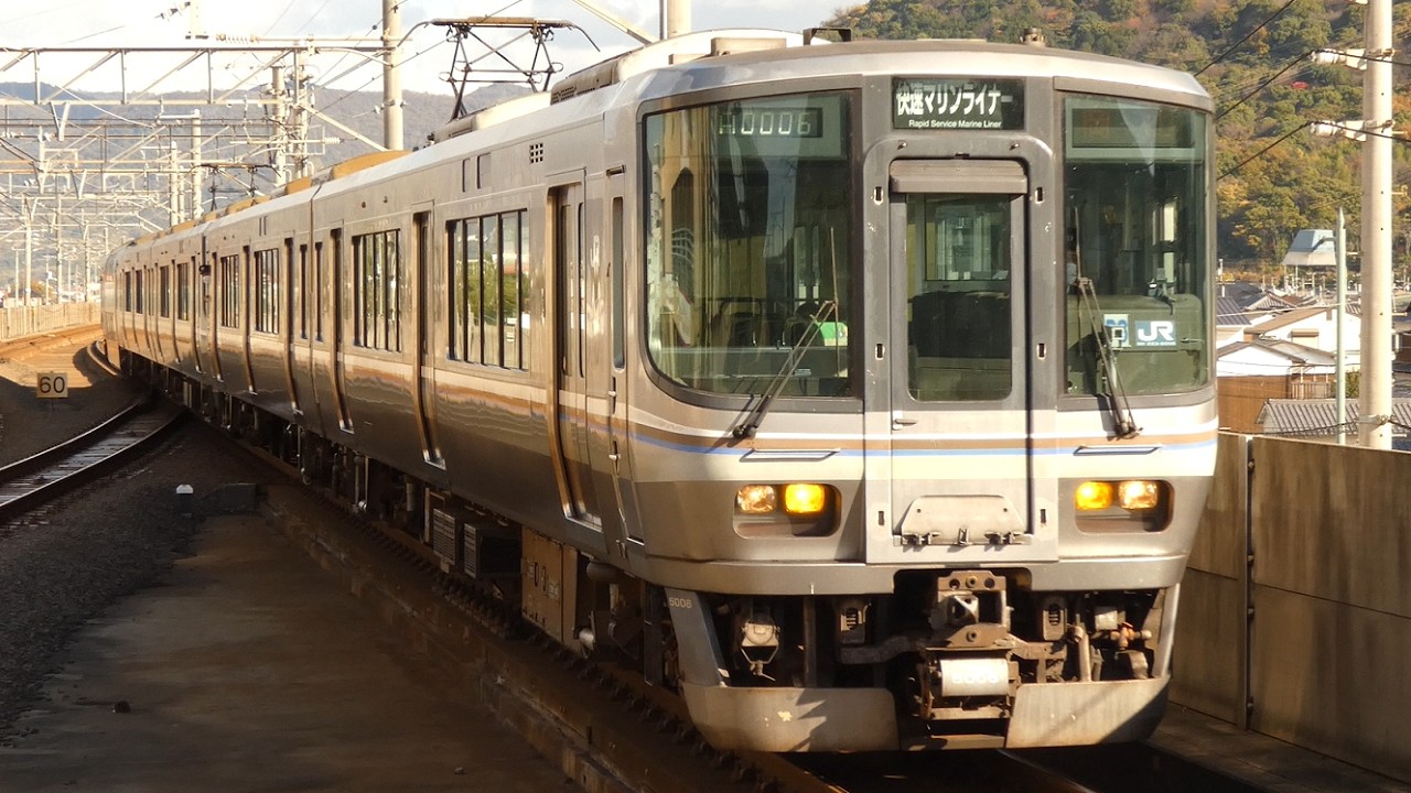 JR西日本・JR四国 223系 5000番台 P6編成+ 5000系 M4編成 予讃線 坂出