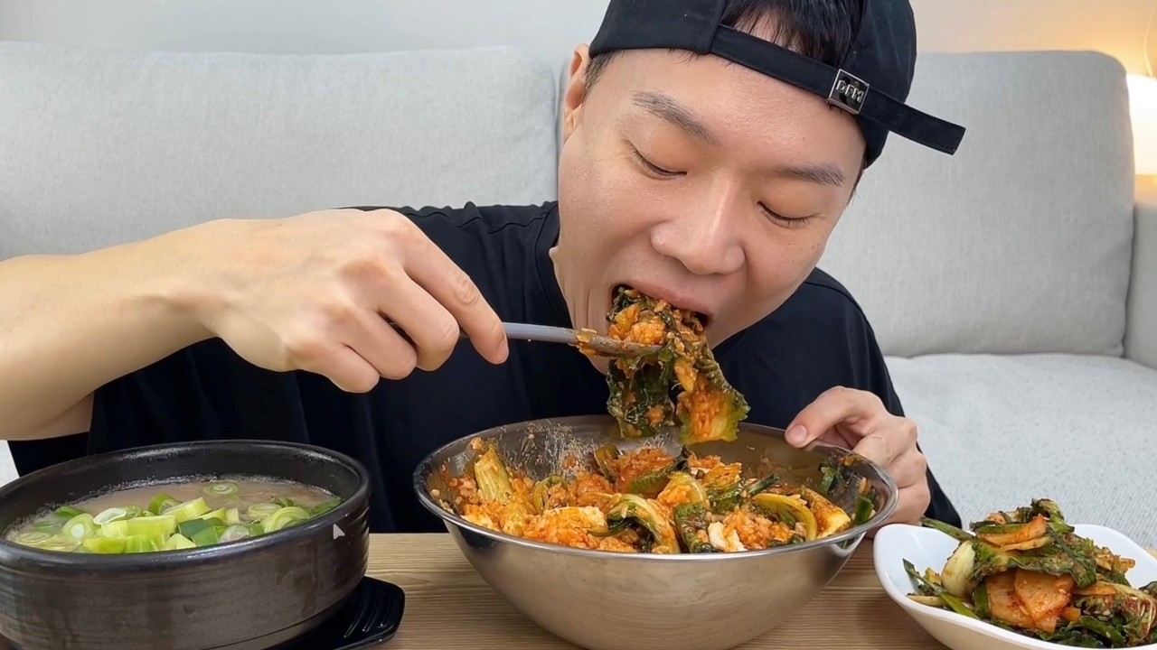 엄마표 봄동비빔밥🔥 순대국이랑 극락 조합 미쳤습니다😍 봄동비빔밥 먹방