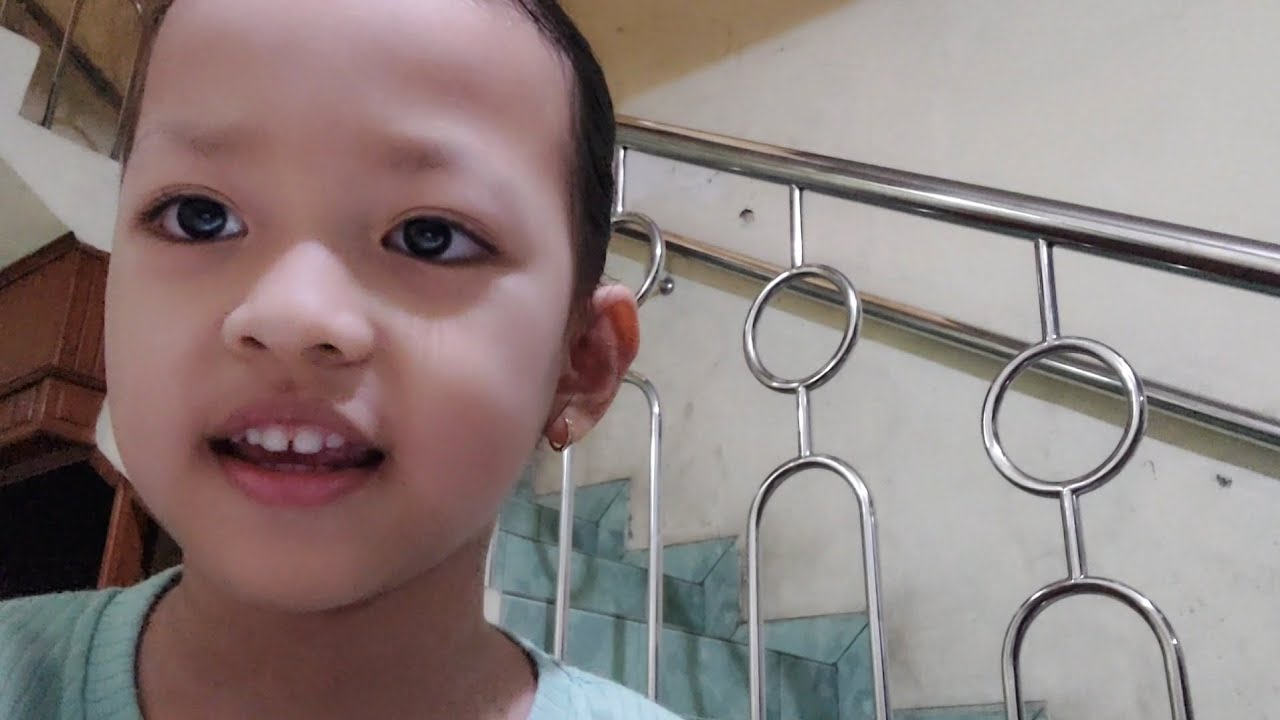 Almera in the kitchen pt.2 - YouTube