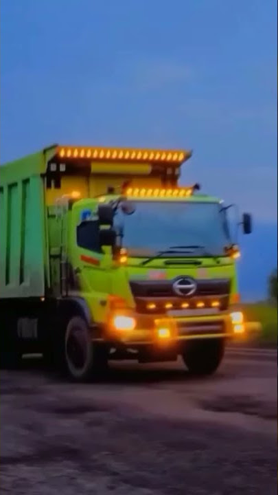 SELEBRITIS TRUK kalimantan hino full lampu tembak LED