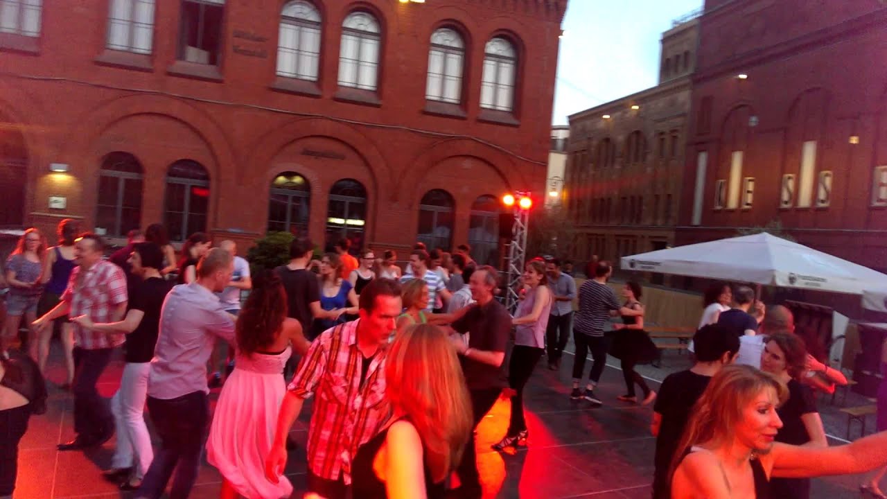 Bailando. SODA CLUB Berlín. Open Air. 16.07.15 YouTube Bailando. SODA CLUB Berlín. Open Air. 16.07.15 YouTube