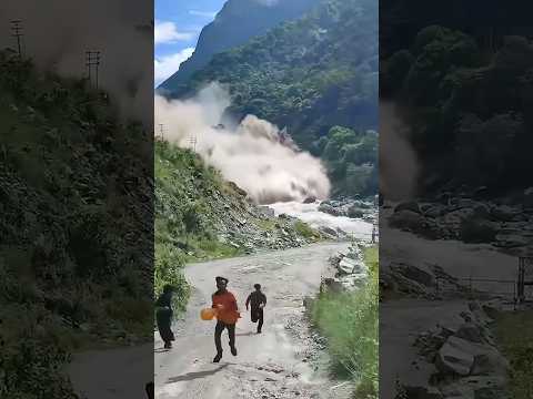 恐怖瞬間曝光！土石流直衝下游地區，行人逃命畫面太揪心