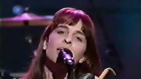 Tracy Bonham Performs 