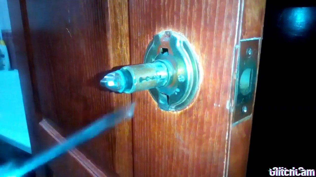 Замена щеколды в межкомнатной двери - YouTube