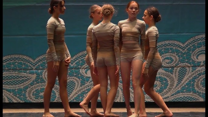 Omma oldida etuk jinsiy aloqa Seksi kokrak porno onlayn