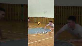 Did someone order pancakes? 🥞 Every libero's favorite move in action. #usa #volleyball
