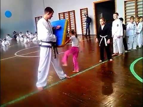 Аттестация на бело желтый пояс тхэквондо