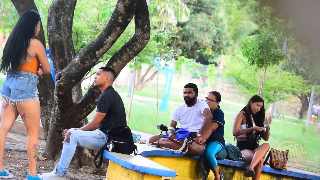 Pegadinha do Triângulo Amoroso ​😱​