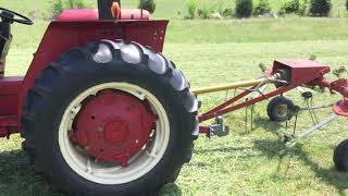 Case International Harvester 485 Teddering Hay Hesston 3710