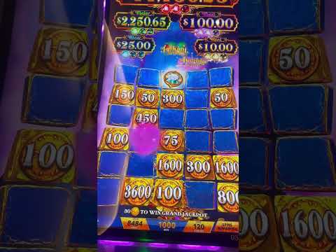Le ESTAMOS GANANDO 😱 #maquinitas #dinero #tragamonedasclasicas #truco #tragamonedas #juegos