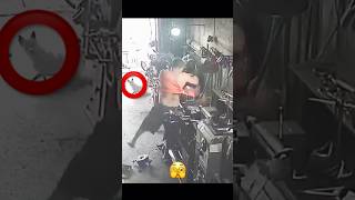 Machine catches worker off guard #ecoonline #safetyfirst #safetyfails