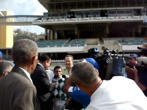 Emisael Jaramillo igual la marca de Juan Vicente T...