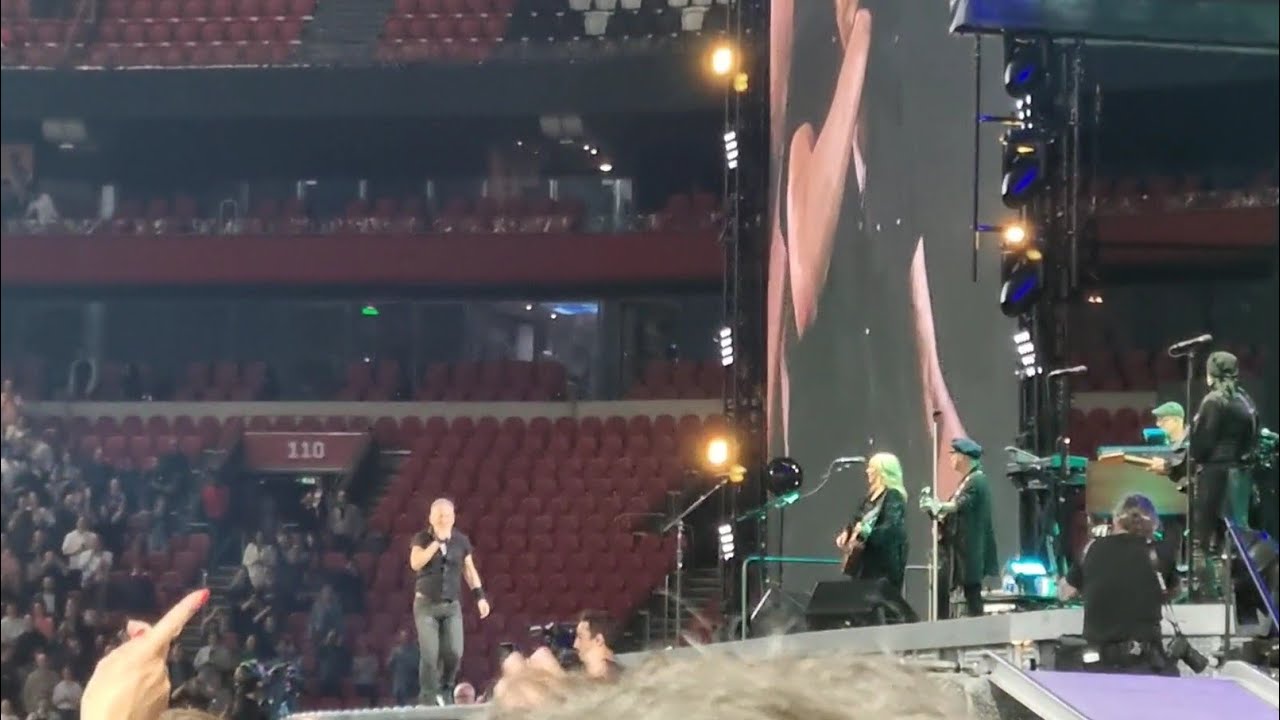 [Stageside view] Tenth Avenue Freeze-Out - Bruce Springsteen, Amsterdam ...