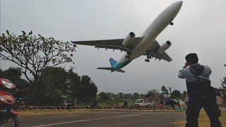 Nonton Pesawat Terbang Landing dari Ujung Runway Bandara Soekarno Hatta Jakarta