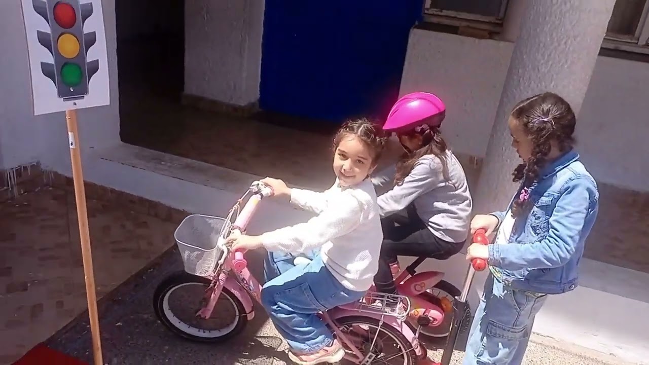 حملة تحسيسية حول السلامة الطرقية من تأطير تلاميد مؤسسة سانت ماركريت ماري