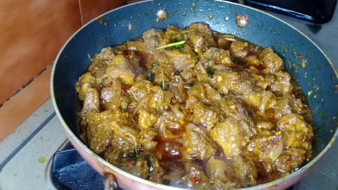 ഒരു അഡാർ ബീഫ് റോസ്റ്റ് (beef ane chikkannne paranje poyathane tto)🧐