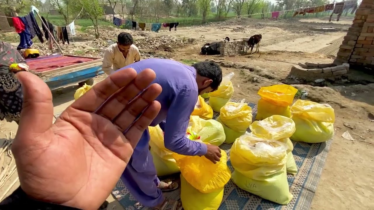 rozadaron Mein ration ki taksim Jari 😍