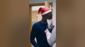 When Saka delivered Xmas presents 🎁🎅 #saka #bukayosaka #arsenal #coyg #afc #allornothing