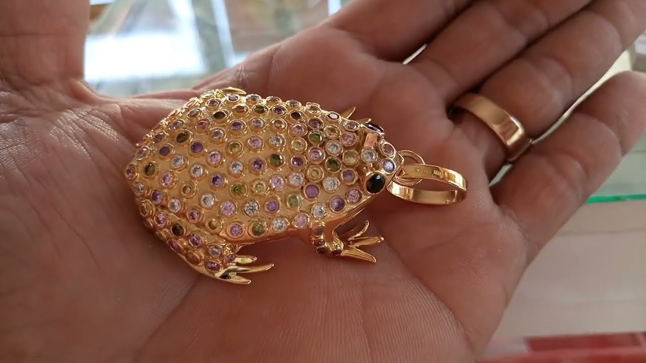 Amazon.com: Animal Kingdom High Polish 10k Yellow Gold Frog Charm Pendant :  Clothing, Shoes & Jewelry