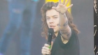 10/21 Harry Styles: "Ssshhh" + screaming with crowd, One Direction - Brussels, Belgium 13-6-2015