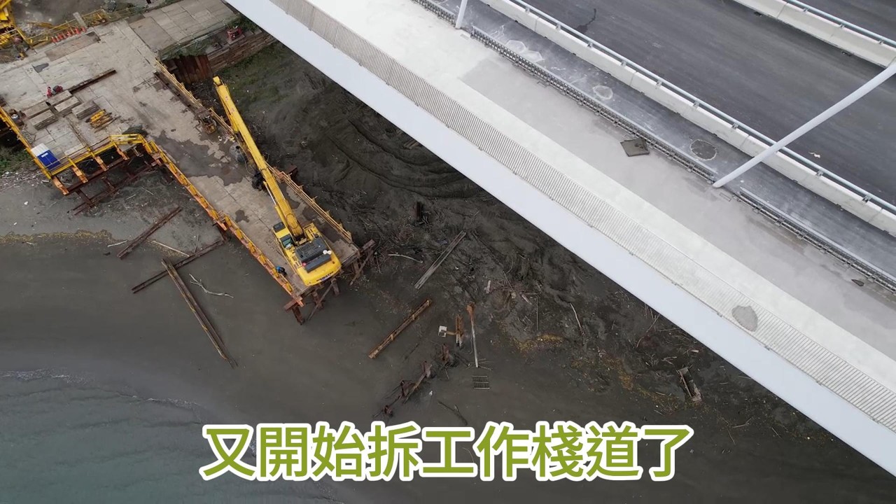 2026.02.28 淡江大橋 八里端靜靜地 匝道口 輕軌護欄施工 各伸縮護欄分段灌漿 4K