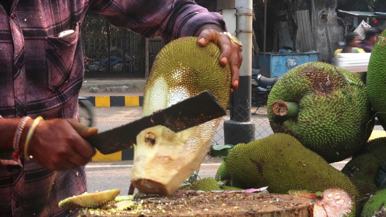 JACK FRUIT CUTTING SKILLS | Fruit Ninja of Raw Jack Fruit | Indian Street Food 2019 | Street Food Zone