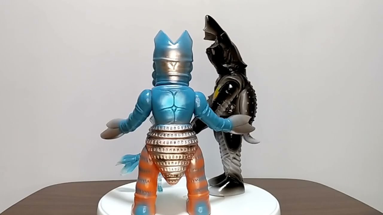 ソフビ バルタン星人対ゼットン Softvinyl Alien Baltan Zetton