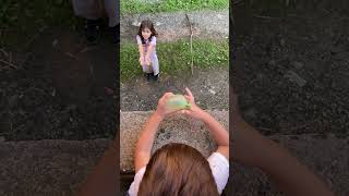 Balkondan Balon Atıyoruz