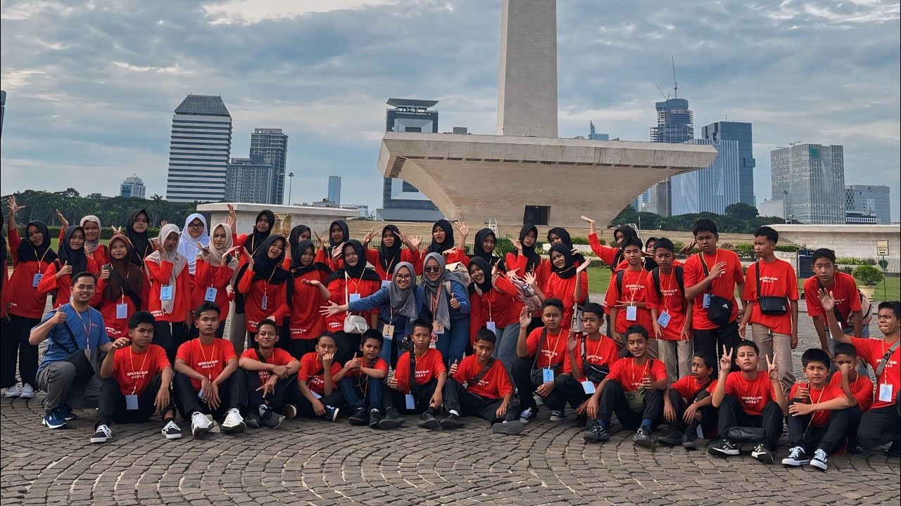 Outing class SMP Negeri 1 Sumpiuh tahun 2025 ke Jakarta monas dufan Bandung saung udjo angklung