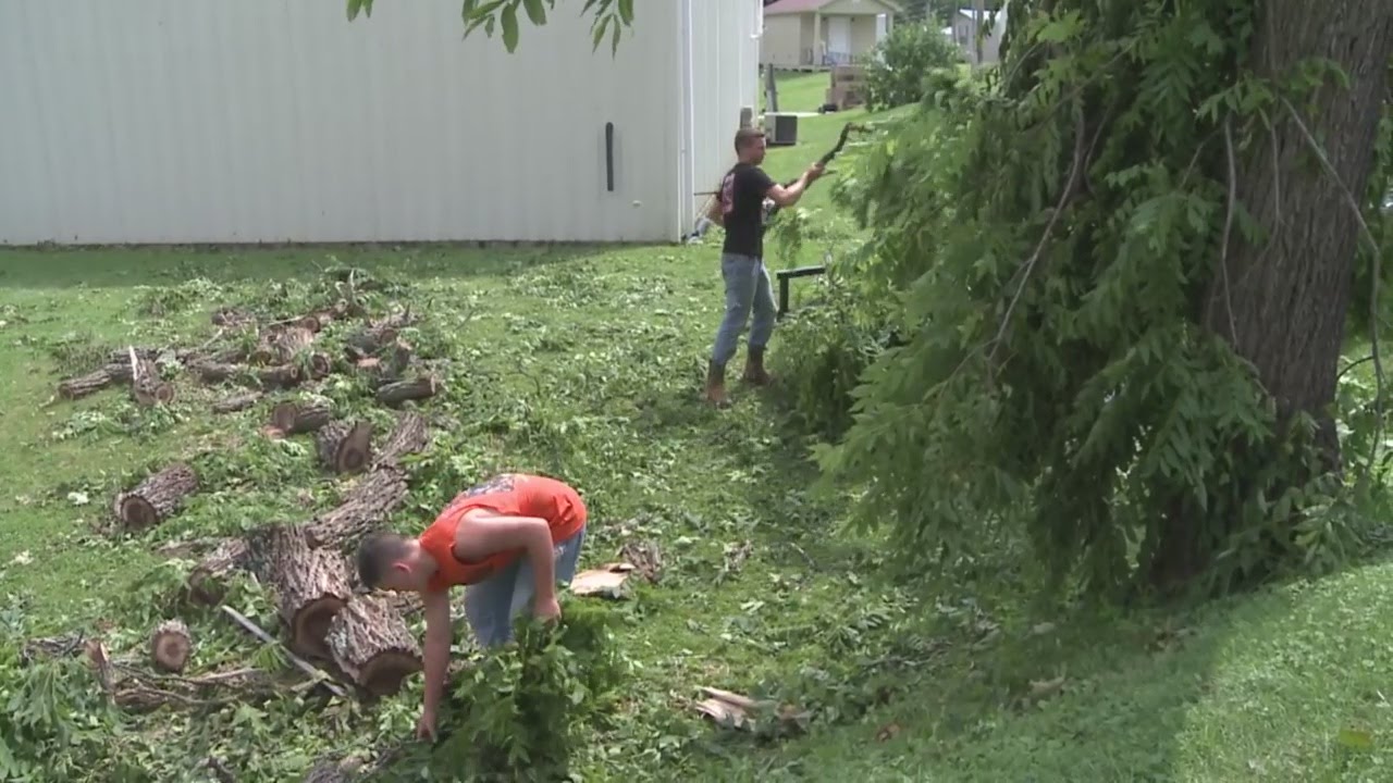 Homeowners clean up after tornado touches down Louisa - YouTube