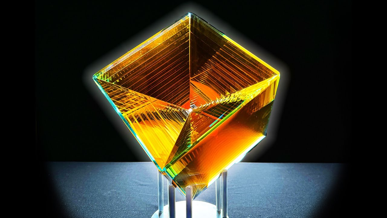 Я сделал тессеракт из золотого стекла