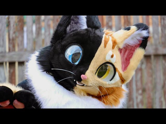 I tried fully furring a Dino mask into a fursuit head 😬 [The