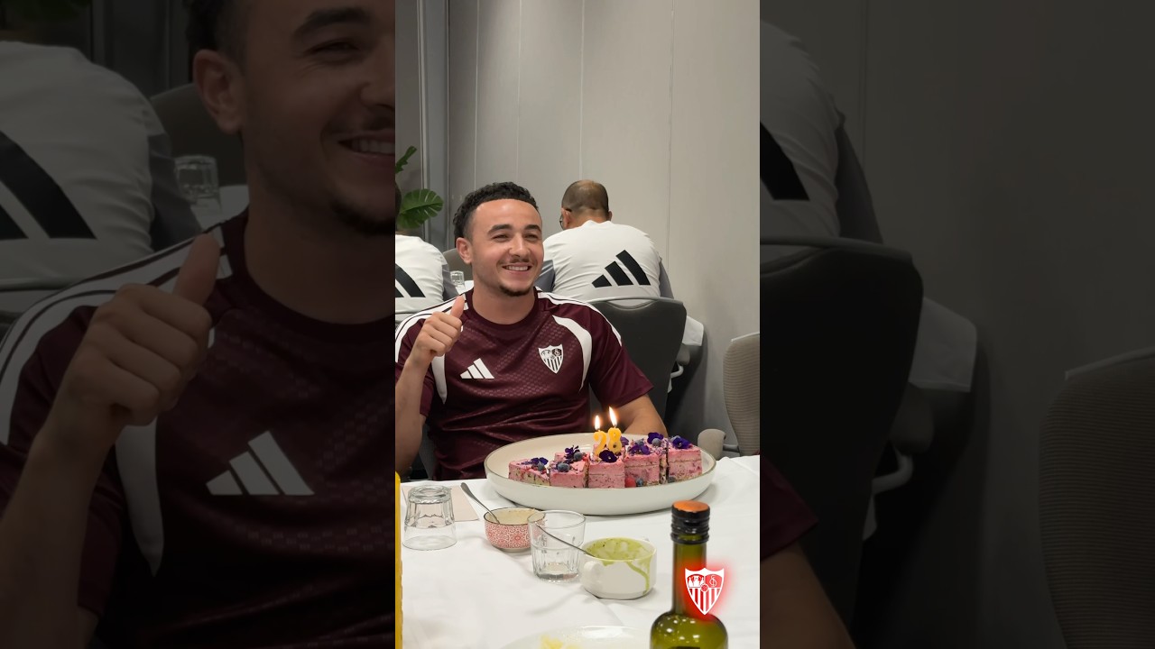 🎂 Sorpresa para Rubén en su cumpleaños durante nuestro stage en Países Bajos 🤍❤️ #sevillafc